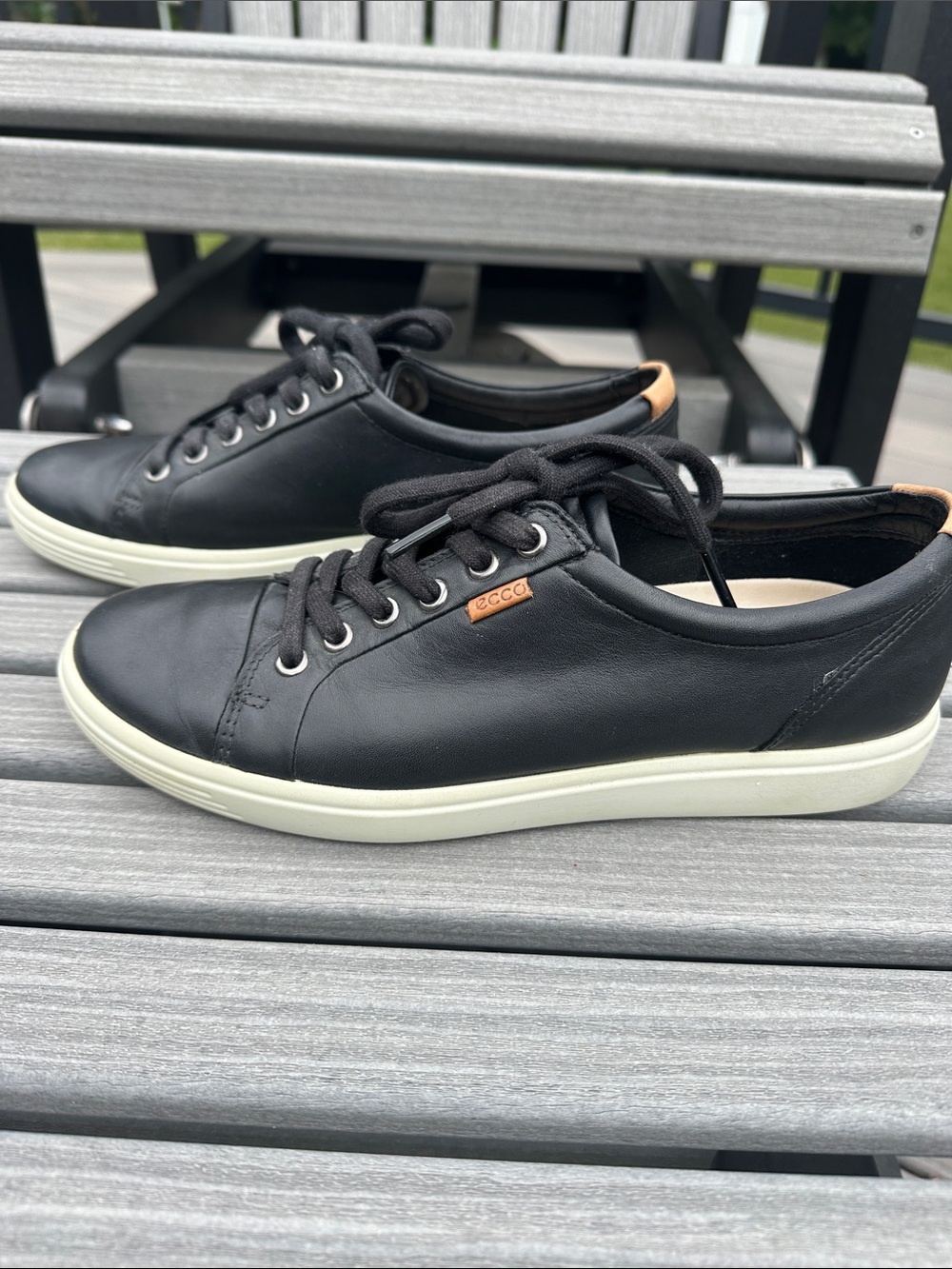 ecco Black Leather Low-Top Sneakers with tan heel tab for nice contrast - Picture 5 of 7